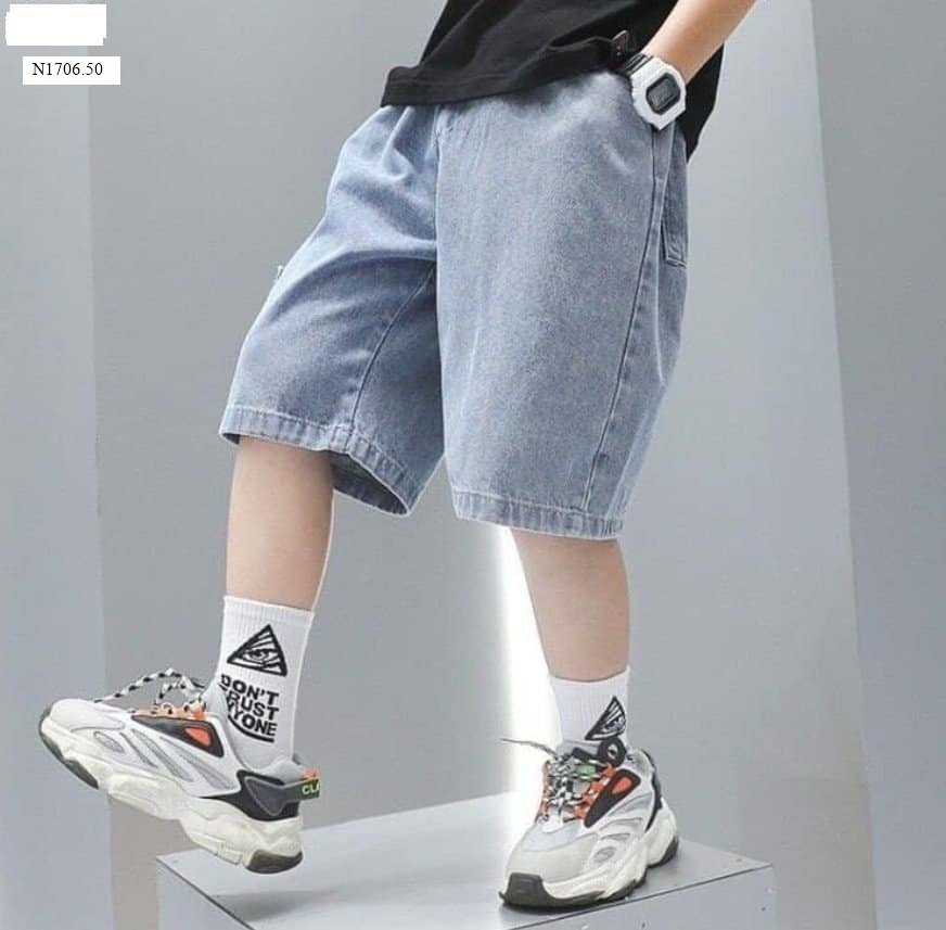 QUẦN SHORT JEAN BÉ TRAI 17