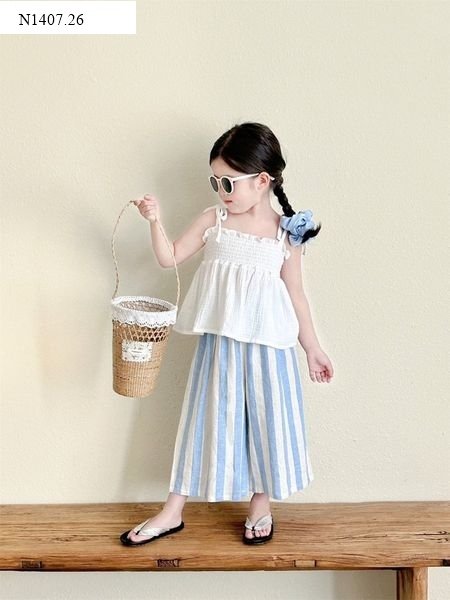 ÁO 2S NGỰC NHÚN PHỐI QUẦN SUÔNG KẺ NHÀ OLLI PAPA