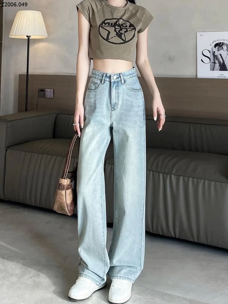 Quần jeans suông túi chữ V